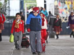 La entrega de mochilas transparentes según el Secretario de Educación en Jalisco serán entregadas a partir de octubre. ARCHIVO  /