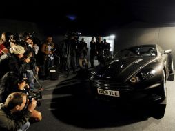 El Aston Martin negro conducido por el actor Daniel Craig en Quantum Of Solace es el artículo más valioso. EFE  /