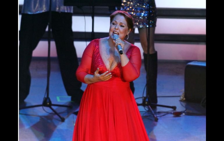 La cantante lució varios atuendos durante la velada. ARCHIVO  /