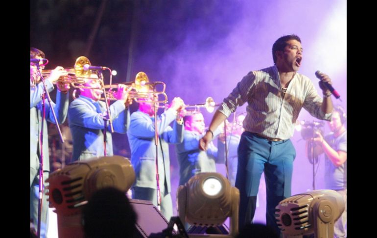 La ''Arrolladora'' prendió a sus fans con temas como Cabecita dura, La suata y Huele a peligro. ARCHIVO  /