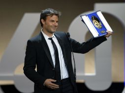 El director de la película, François Ozon sostiene la Concha de Oro, premio a la mejor película del Festival de San Sebastián. REUTERS  /