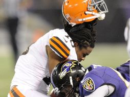 La NFL sigue buscando evitar el exceso de violencia en las jugadas. AP  /