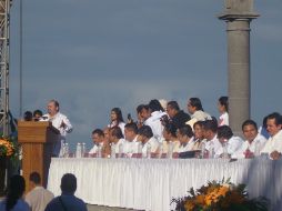 Guerrero Martínez exhortó a diputados y al gobernador a trabajar para sacar a Vallarta 'del bache en que se encuentra'.  /