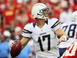 Philip Rivers tuvo una destacada actuación en la ofensiva de los Cargadores de San Diego. AP  /