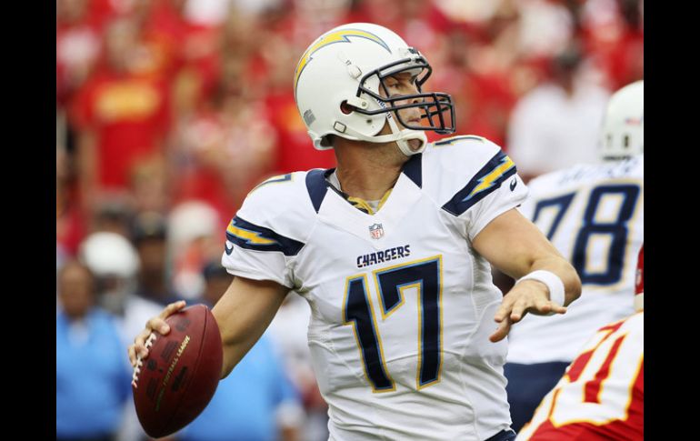 Philip Rivers tuvo una destacada actuación en la ofensiva de los Cargadores de San Diego. AP  /