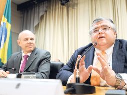 Agustín Carstens aseguró que México tiene un índice muy bajo de falsificación de billetes. ARCHIVO  /