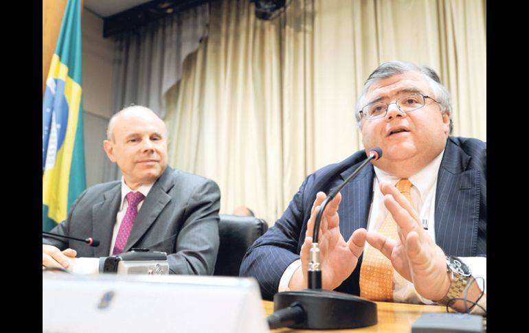 Agustín Carstens aseguró que México tiene un índice muy bajo de falsificación de billetes. ARCHIVO  /