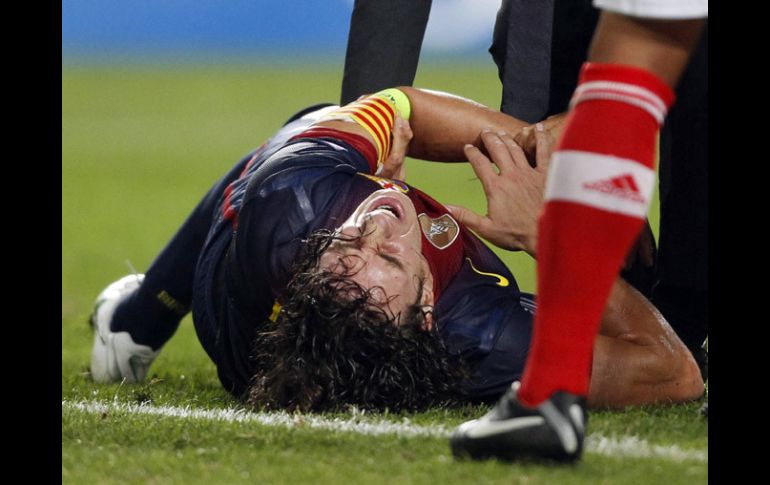 Carles Puyol sufre una nueva lesión en el partido de Champions ante el Benfica. REUTERS  /