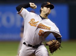 Miguel González, se quedó con la victoria y mantuvo a los Orioles en la lucha de su división. AP  /