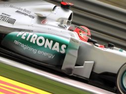 Mercedes ya tiene quién sustituya a Schumacher (foto), se trata de Lewis Hamilton, procedente de McLaren. ARCHIVO  /