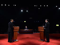 Obama y Romney durante su primer debate de las elecciones por la presidencia. AP  /