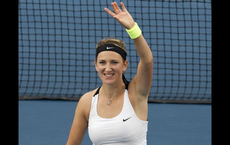 Victoria Azarenka festeja su triunfo sobre Elena Vesnina con marcador de 6-3, 6-3. AP  /