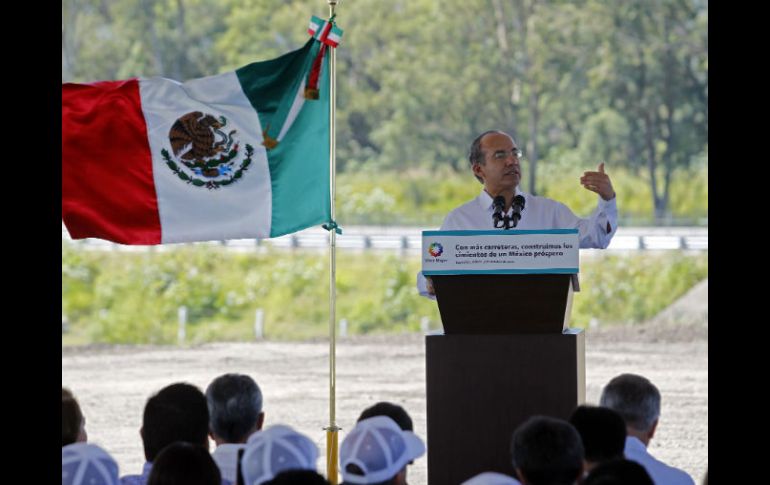 Felipe Calderón durante su discurso en la inauguración del tramo carretera Guadalajara-Colima.  /