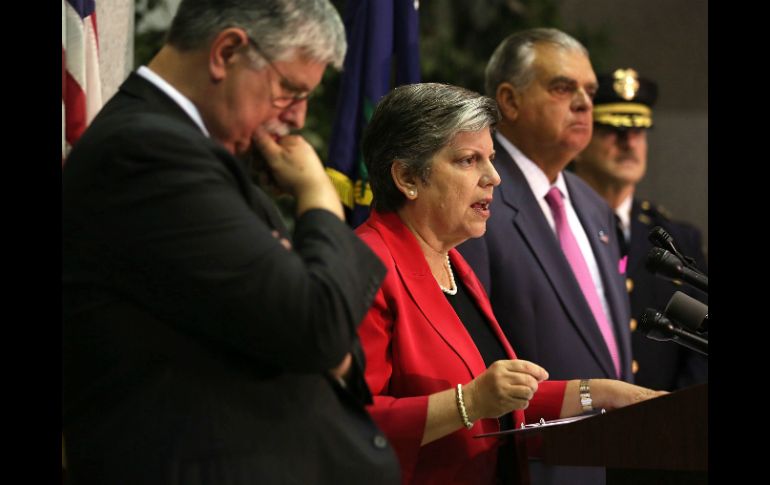 Janet Napolitano trabaja de manera coordinada con la DHS, la DOT y la empresa Amtrak para poner un alto al tráfico de personas. AFP  /