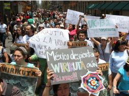 Cientos de personas manifiestan su apoyo a Wirikuta. ARCHIVO  /