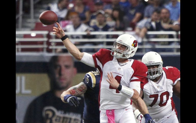 El mariscal de Arizona Kevin Kolb completó 28 de los 50 envíos que intentó para un avance de 289 yardas.REUTERS  /