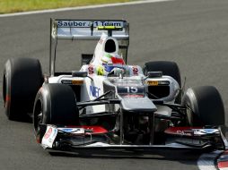 Sergio Pérez, de la escudería Sauber, participa en la segunda jornada de entrenamientos libres del Gran Premio de Japón. EFE  /