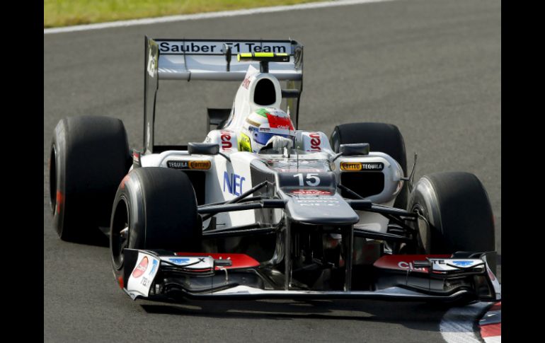 Sergio Pérez, de la escudería Sauber, participa en la segunda jornada de entrenamientos libres del Gran Premio de Japón. EFE  /