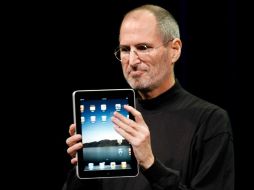 Aunque físicamente Steve Jobs partió hace un año, su sombra sigue pesando en Cupertino. AP  /