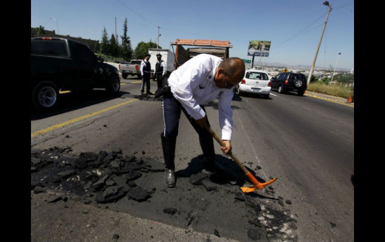 Fueron colocados más de 15 reductores que por su altura parecían topes.  /