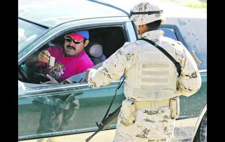 El Ejército instaló varios retenes en las principales entradas a Ciudad Acuña, tras el asesinato. EL UNIVERSAL  /