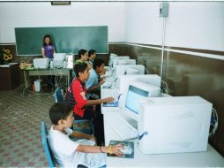 Los delincuentes se llevaron 10 computadoras de escritorio de la escuela primaria Nezahualcóyotl. ARCHIVO  /