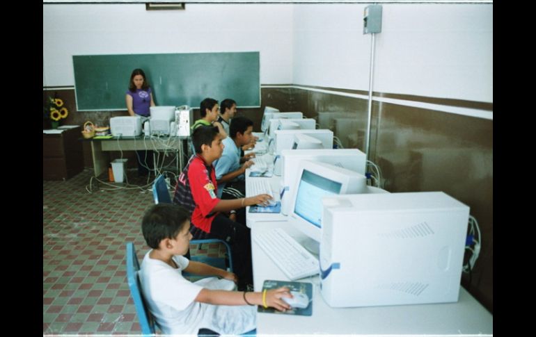 Los delincuentes se llevaron 10 computadoras de escritorio de la escuela primaria Nezahualcóyotl. ARCHIVO  /