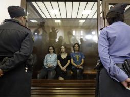 Las integrantes del grupo Pussy Riot condenadas a dos años de cárcel después de cantar como acción de protesta en una catedral. ARCHIVO  /