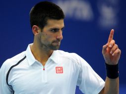 Djokovic se llevó el trofeo del Abierto de Beijing y se va acercando al número uno de la ATP. ARCHIVO  /