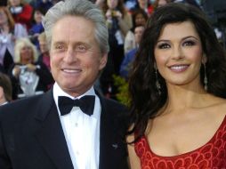 Catherine Zeta-Jones y Michael Douglas contrajeron nupcias el 18 de noviembre de 2000. ARCHIVO  /