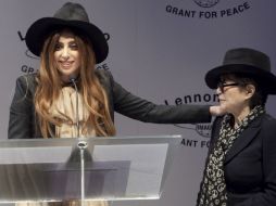 Gaga recibió el premio por la Paz ''Lennon Ono''. AFP  /