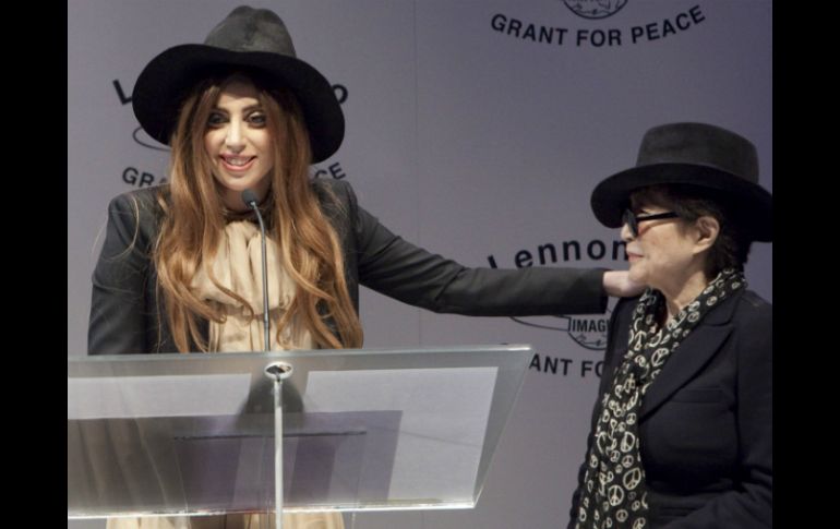 Gaga recibió el premio por la Paz ''Lennon Ono''. AFP  /