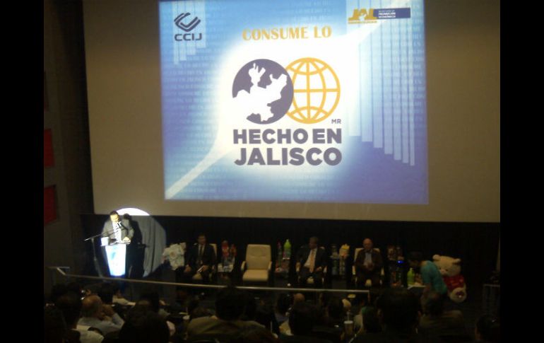 El coordinador de Industriales de Jalisco, Manuel Herrara, durante la presentación de la campaña.  /