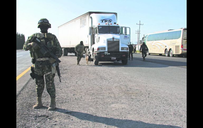 Vigilados. Marinos patrullan Coahuila tras la muerte de Heriberto Lazcano. XINHUA  /