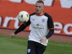 Wayne Rooney estará como capitán ante la sanción de Steven Gerrard y la baja de Frank Lampard. ARCHIVO  /