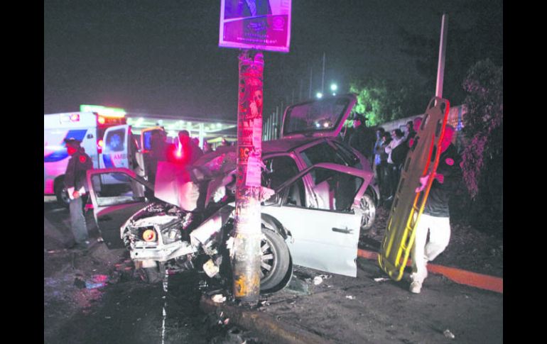 Termina en tragedia. La combinación alcohol-volante es la principal causa de muerte en este tipo de percances.  /