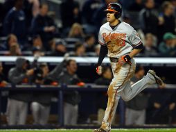 Manny Machado de los Orioles de Baltimore anoto la carrera de la victoria en el cuarto juego de la serie ante Nueva York. AFP  /