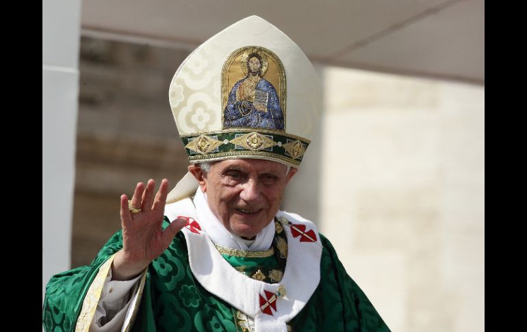 El papa Benedicto XVI celebra una ceremonia para anunciar el nuevo Año de la Fe en la Plaza de San Pedro. XINHUA  /