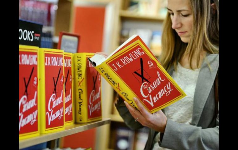 La obra ''The Casual Vacancy'' retrata la vida de un grupo de personas marginadas en un pequeño pueblo. ESPECIAL  /