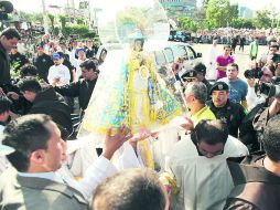 Una multitud, estimada en dos millones de personas por la Policía de Guadalajara y Protección Civil, acompañaron a Virgen de Zapopan.  /