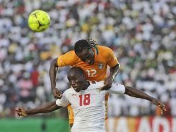 Imagen del encuentro que fue interrumpido en el estadio de Dakar. AP  /