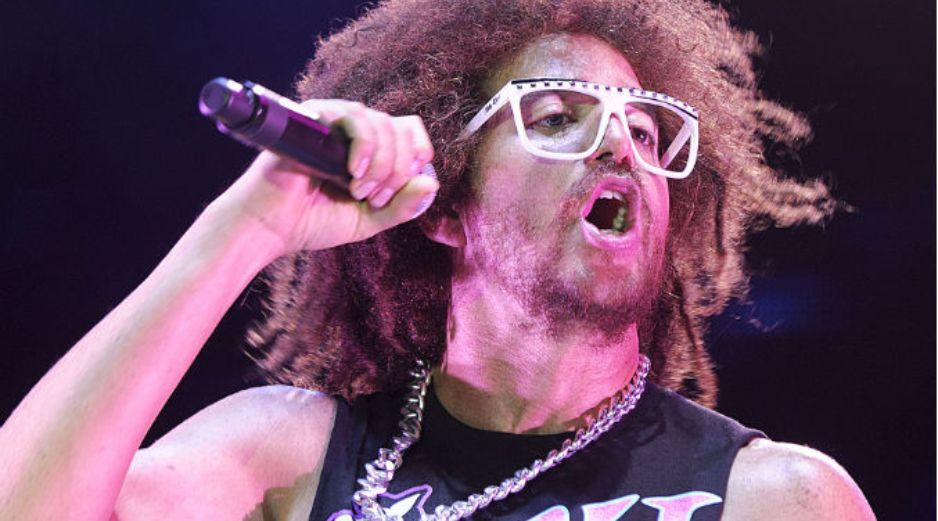 El estilo de Redfoo atrapó al público en el Estadio Telmex.  /