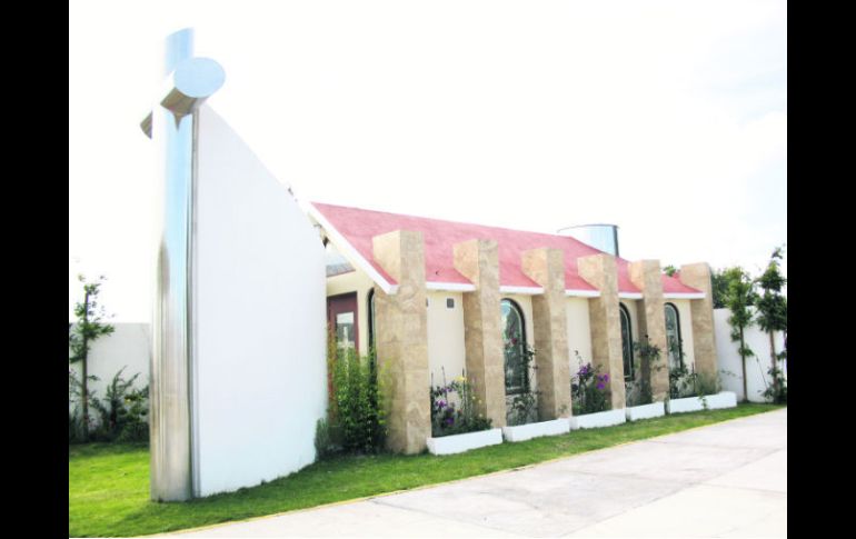 Heriberto Lazcano donó una iglesia en Tezontle, Hidalgo, en 2009. En la fachada hay una placa que presume su nombre. EL UNIVERSAL  /