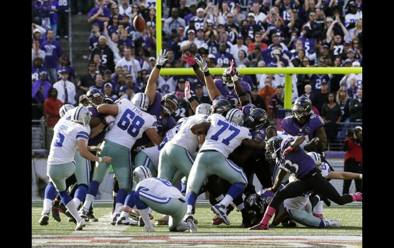 Dan Bailey (5) no pudo conectar el gol de campo que pudo ser la victoria para Dallas. AP  /