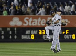 Los jugadores de los Tigres celebran la segunda victoria sobre los Yankkes en su estadio. AP  /