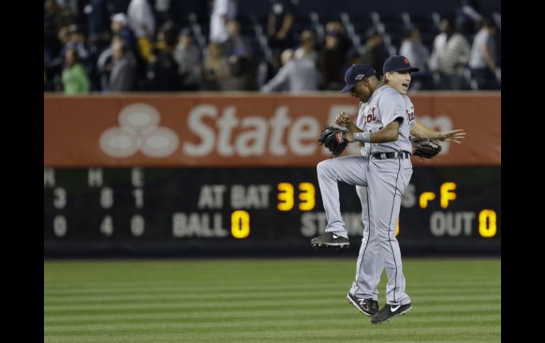 Los jugadores de los Tigres celebran la segunda victoria sobre los Yankkes en su estadio. AP  /