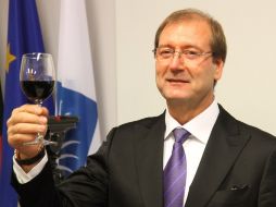 El líder de la oposición, Viktor Uspaskich, celebra la victoria de su partido. AFP  /