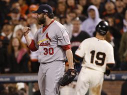 Jason Motte de los Cardenales realiza un lanzamiento ante los Gigantes. EFE  /