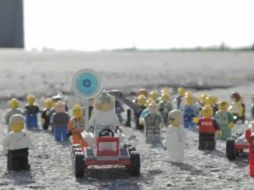 The Lego Group realizó su propia versión del salto de Felix Baumgartner. ESPECIAL  /