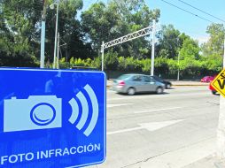 En seis cruceros de la ciudad ya funcionan las cámaras Luz Roja que tomarán fotografías a los automovilistas que no respeten el alto.  /